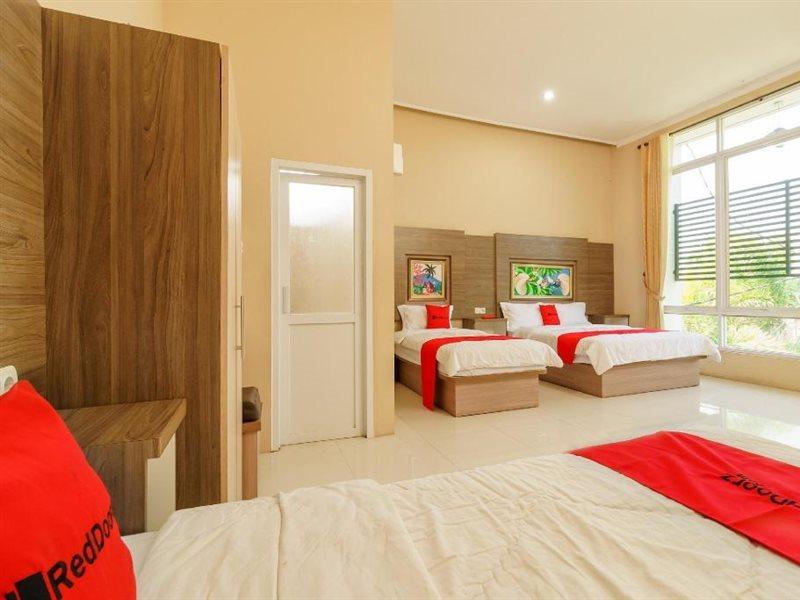 Reddoorz Resort Premium @ Sangkan Hurip Kuningan Exterior photo