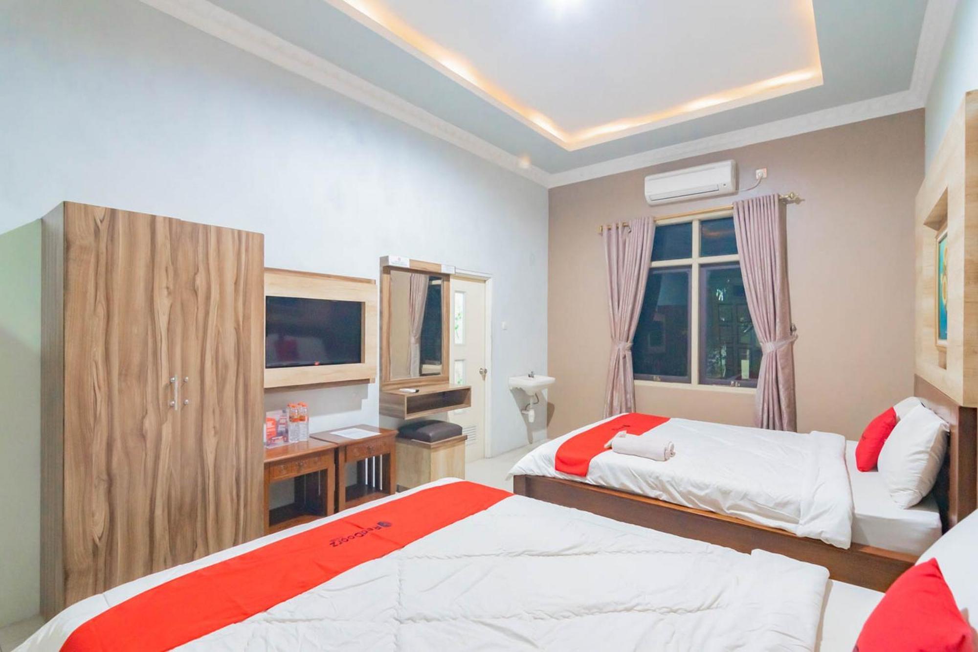 Reddoorz Resort Premium @ Sangkan Hurip Kuningan Exterior photo